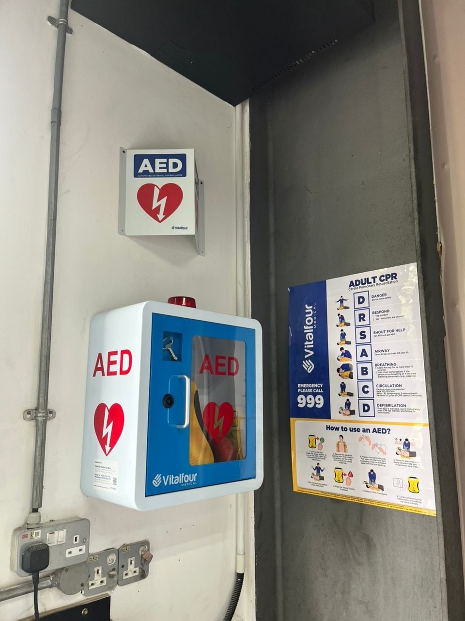 DEFIBTECH LIFELINE SEMI AUTO AED W/ HIGH-CAPACITY BATTERY DDU-100E AED WITH DBP-2800 HIGH CAPACITY BATTERY PACK, DDP-100, 9V