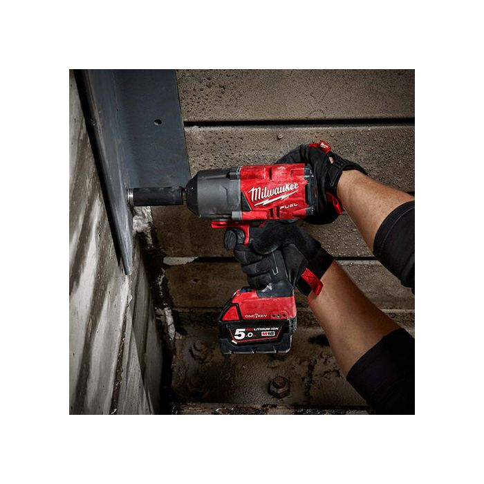 MILWAUKEE M18 FUEL™ 3/4" 2032Nm High Torque Impact Wrench w/ 2 units M18™ 5.0Ah Battery (Kit Version