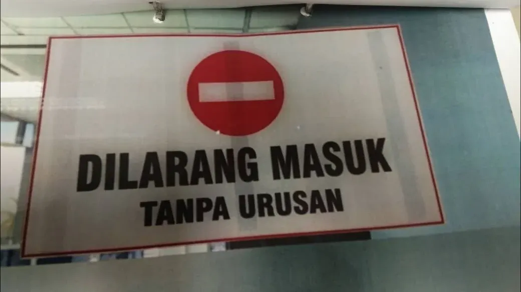 Sign board acrylic (3mm tick) 21cm x 30cm - dilarang masuk