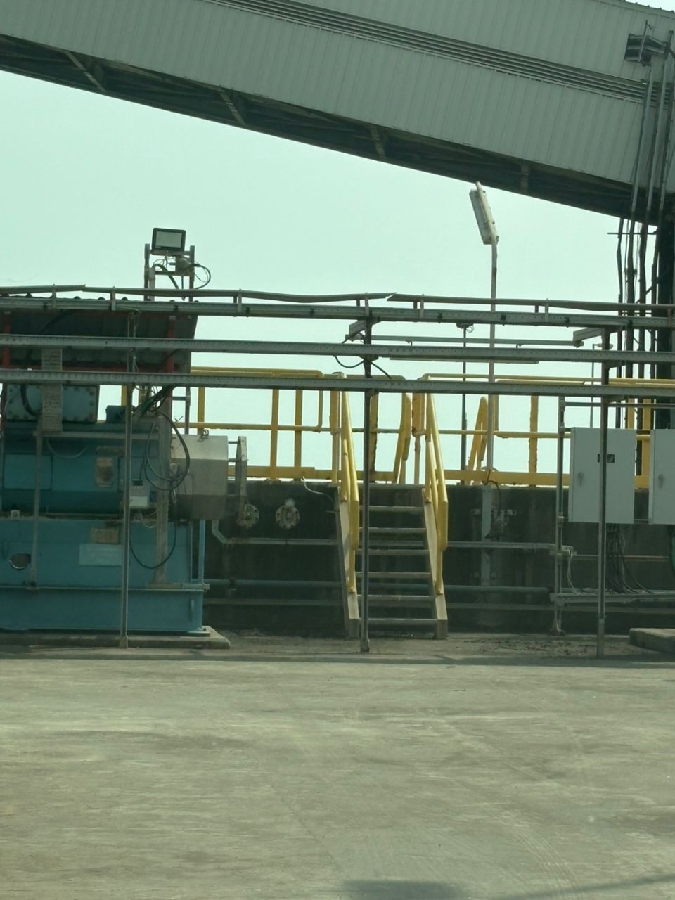 Corrosion Resistant Grating + Steel Hand Rail Structure
