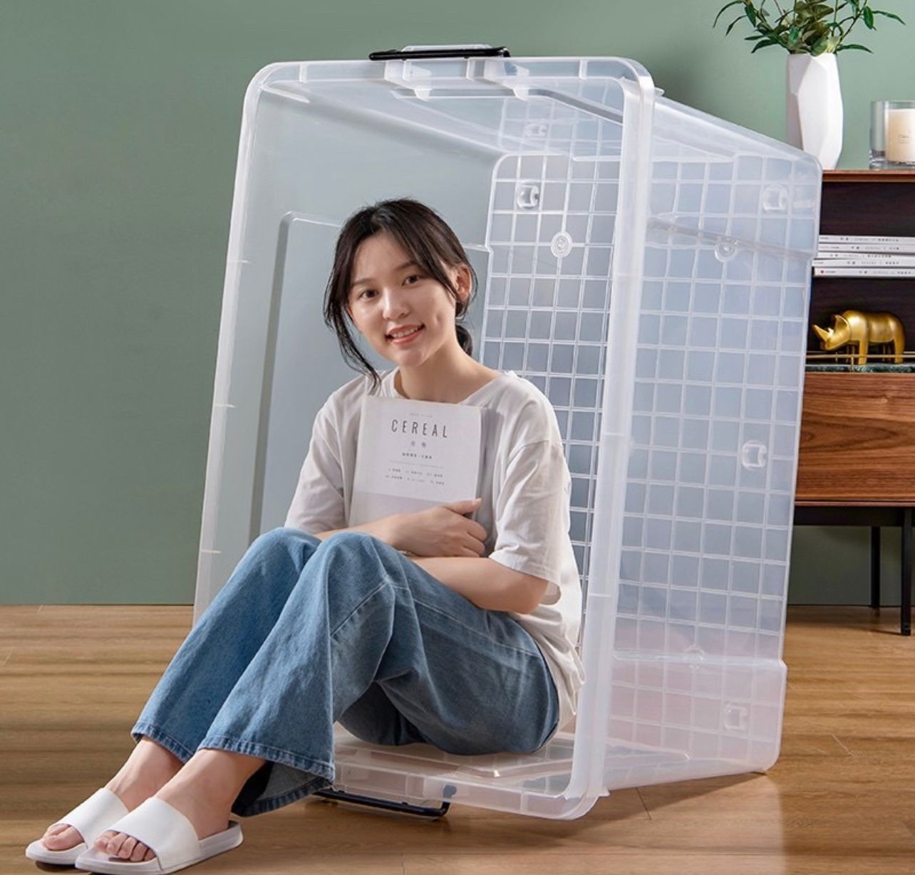 NA Super Transparent Storage Box With Wheel 155Litres