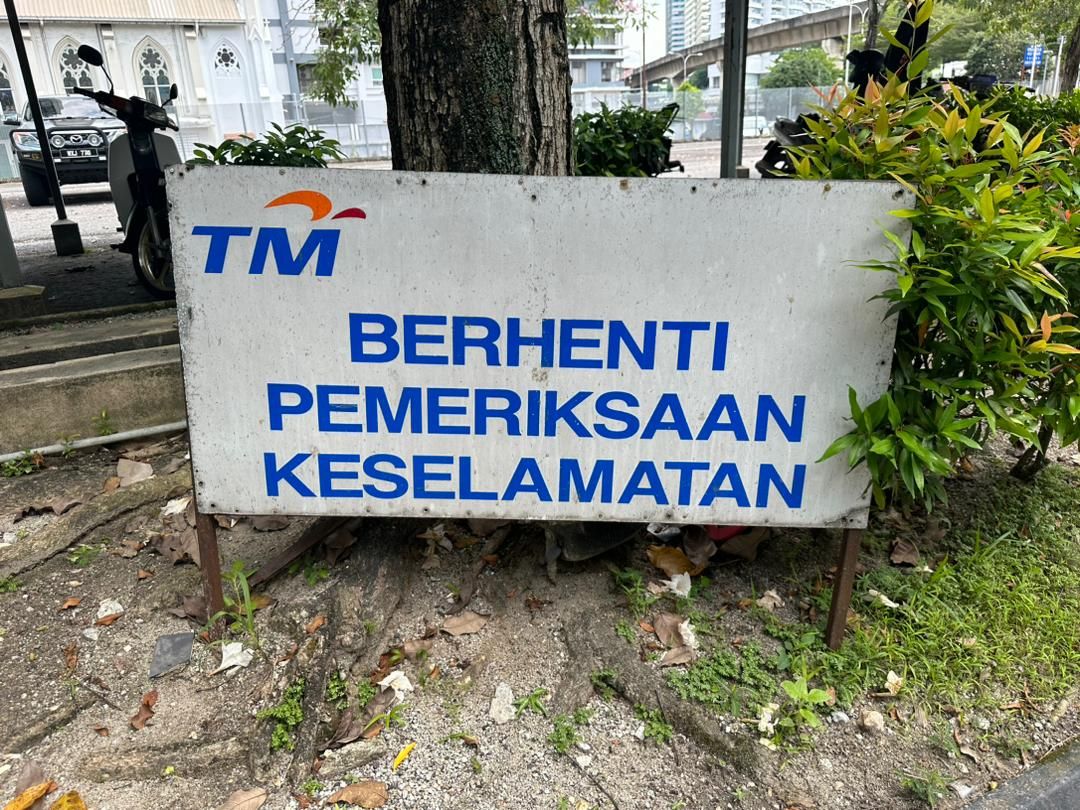 Signboard Berhenti Pemeriksaan Keselamatan TM