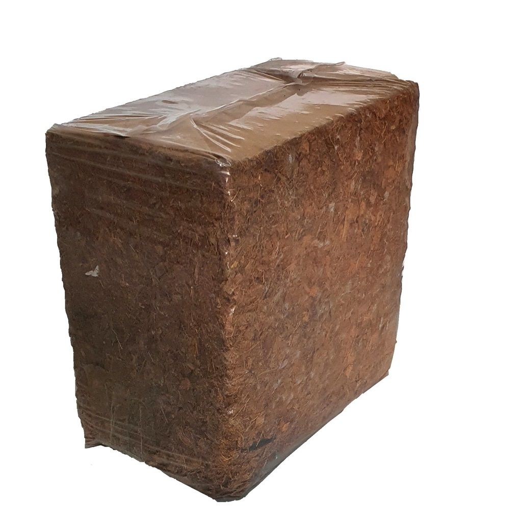 OEM 4 - 4.5kg (±0.5kg) Coco Husk Chip Block/ Sabut Kelapa Cincang