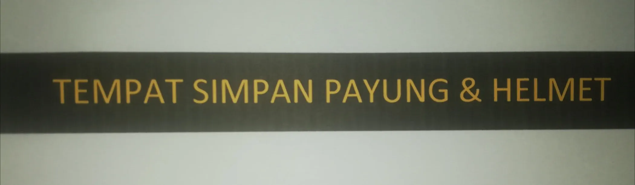 Signboard tempat simpan payung & helmet
