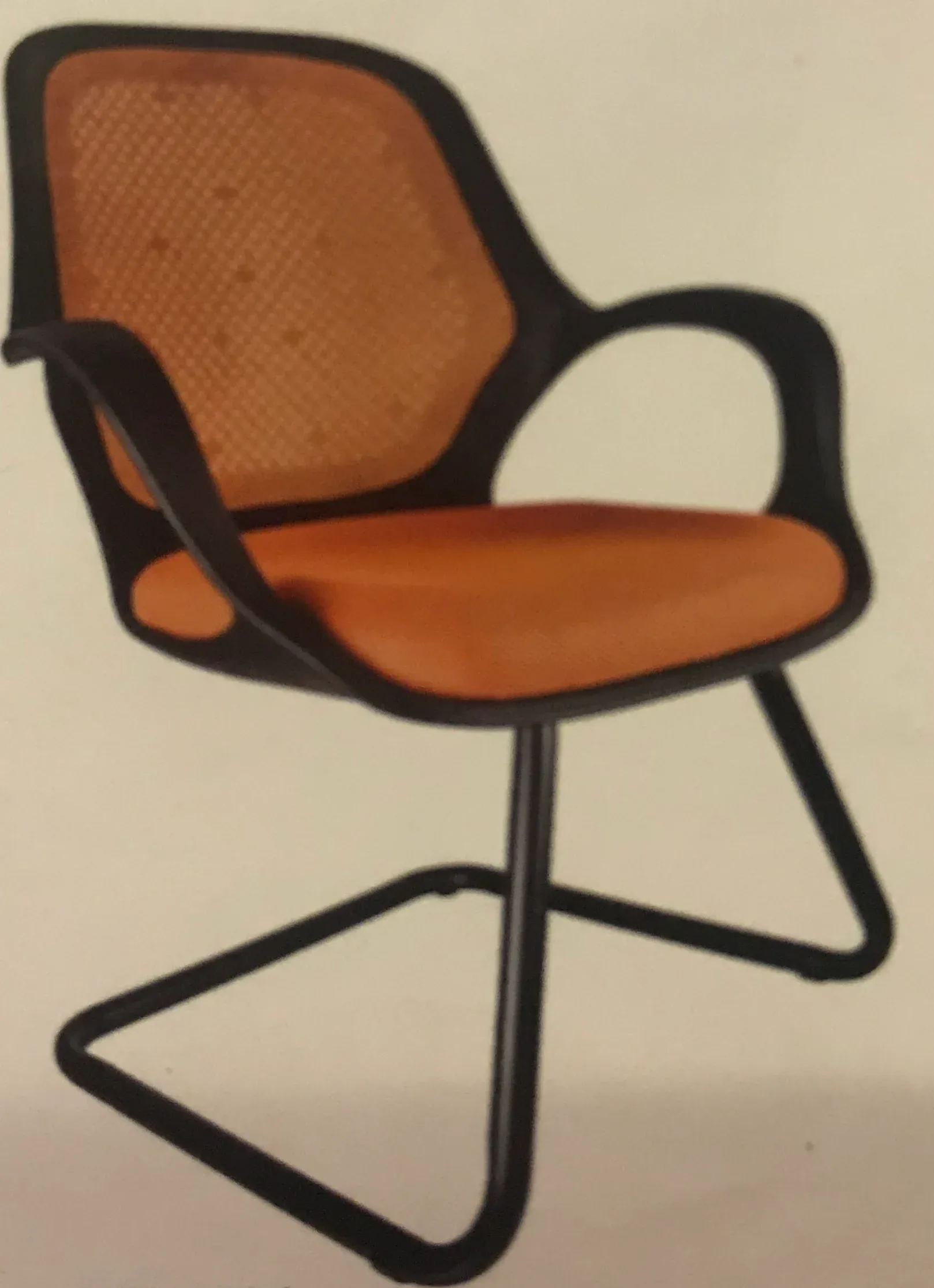 SELENE MESH VISITOR CHAIR