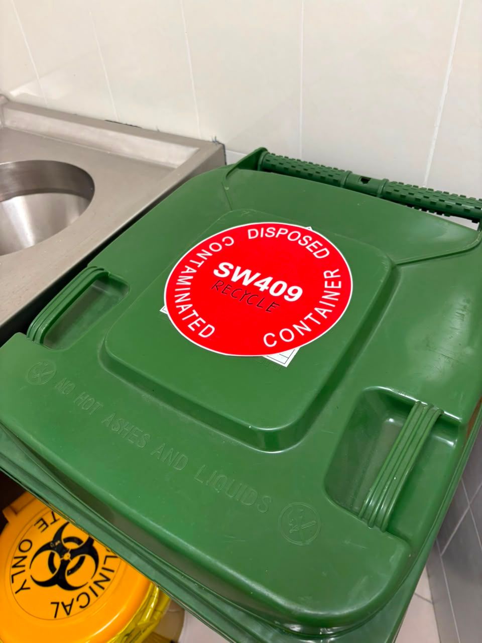 GREEN GENERAL WASTE BIN WITH PEDAL 240L