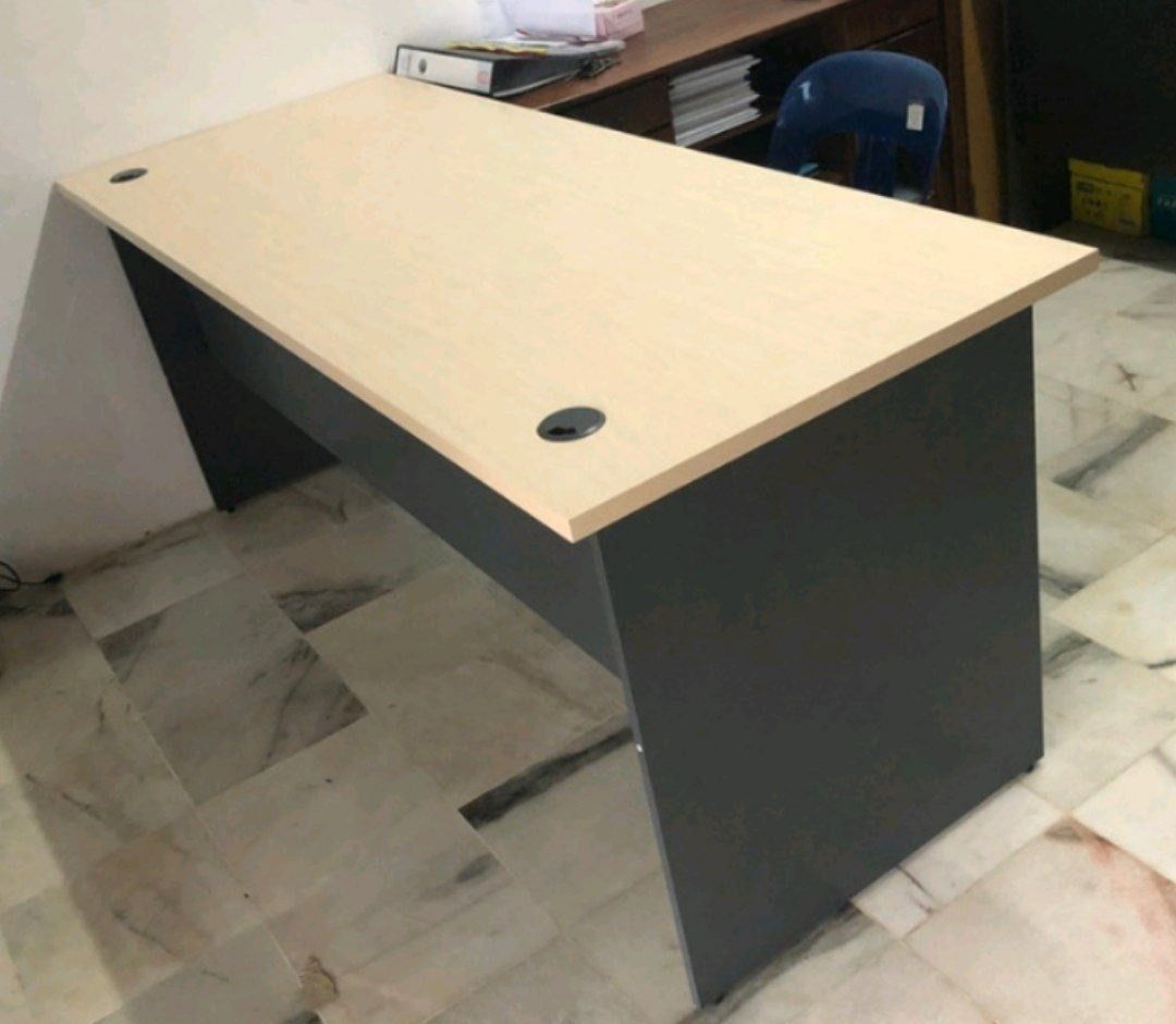 Table Workstation Link Table