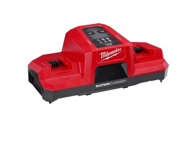 Milwaukee M18™ Dual Bay Super Charger M18 DBSC