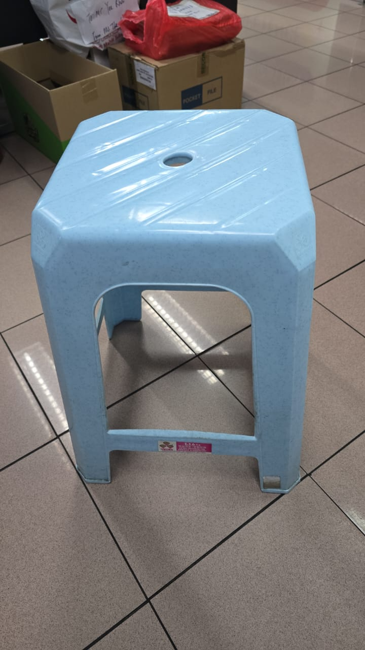 3m plastic chair