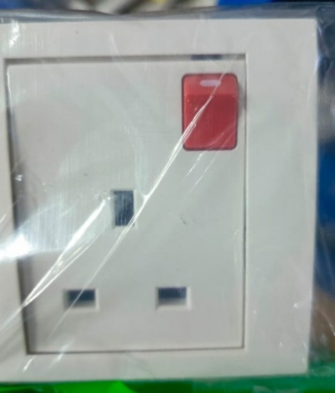1 GANG SWITCHED SOCKET