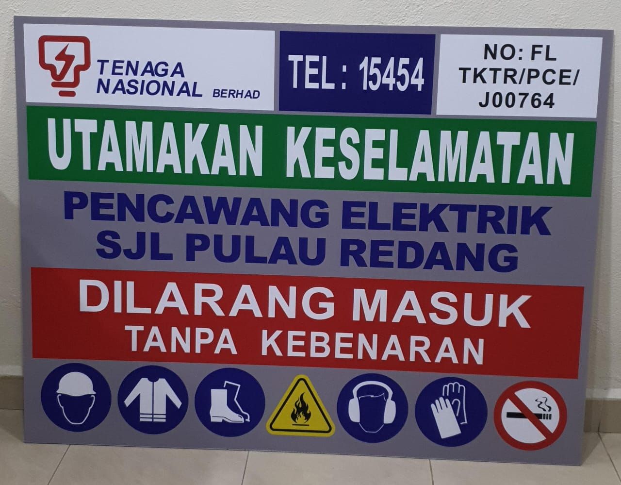 SAFETY SIGNAGE "UTAMAKAN KESELAMATAN" (TNB)_SIZE: 92.5CM (H) x 123CM (L)_ LANDSCAPE _POLYCARBONATE