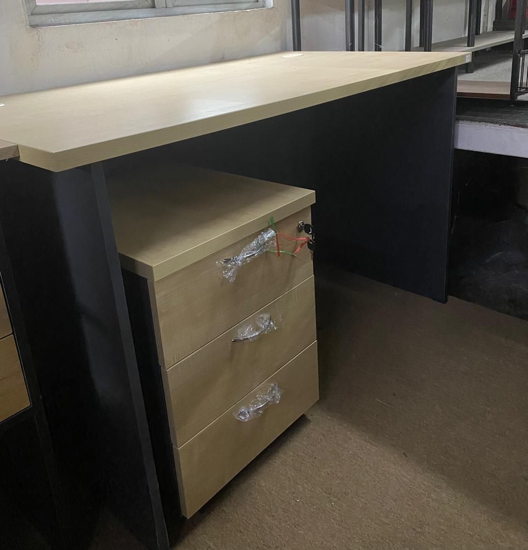 oem *RECTANGULAR SHAPE SINGLE PC OFFICE TABLE [PACK OF 5]