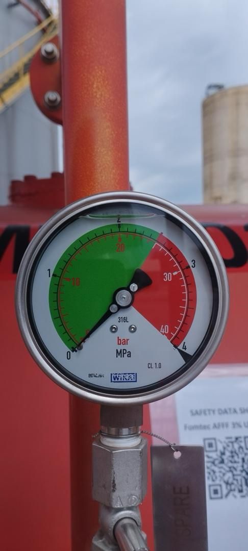 PRESSURE GAUGE 0 - 4 Bar ( 0 - 40 PSI )