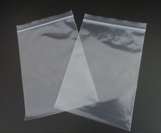 Transparent zip seal plastic bag ( 22 cm x x 32 cm )