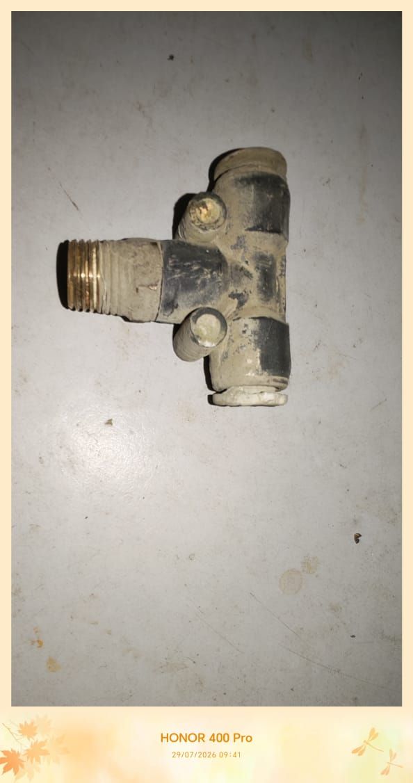 Pnuematik male branch tee fitting saiz 8mm dan thread saiz 12 mm
