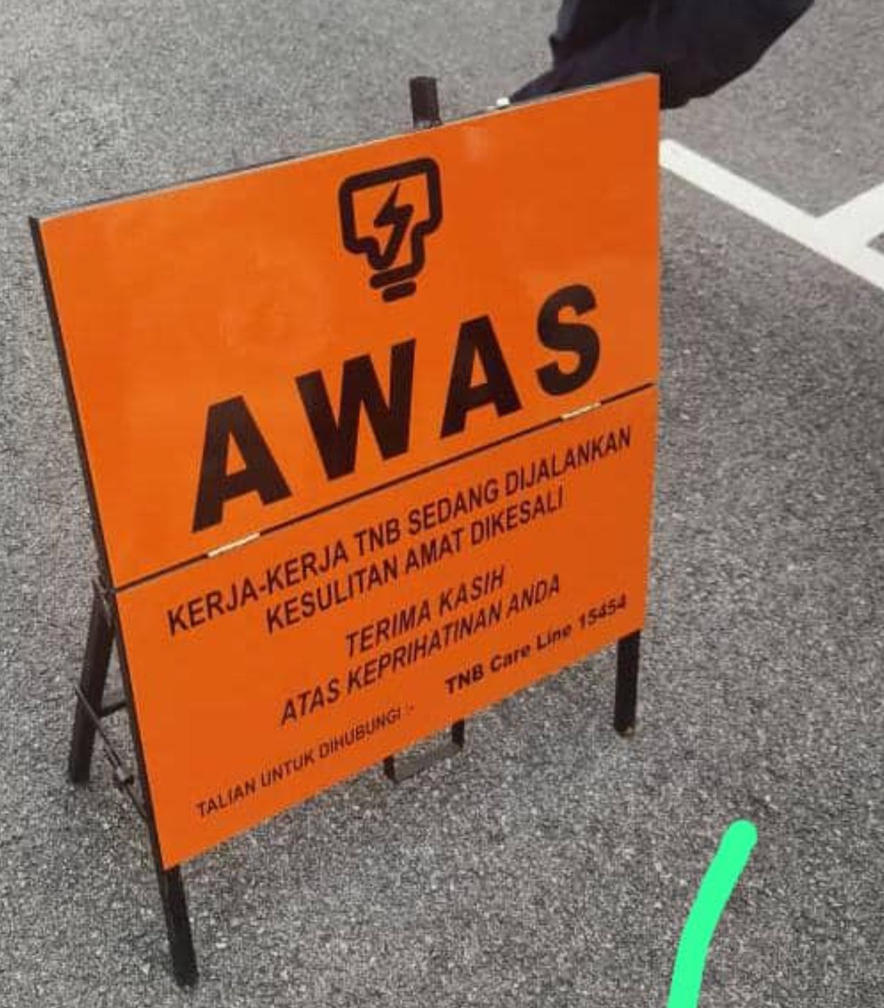 Signboard Papan Tanda AWAS / Sinage AWAS Reflective 60cm x 50cm