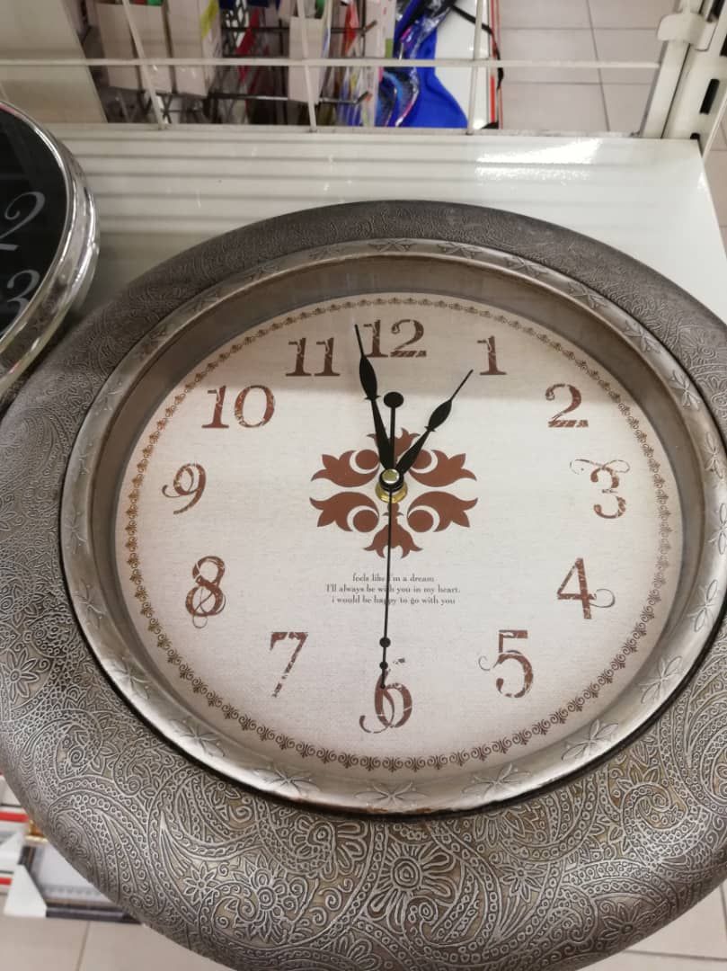 YW clock (wall clock)