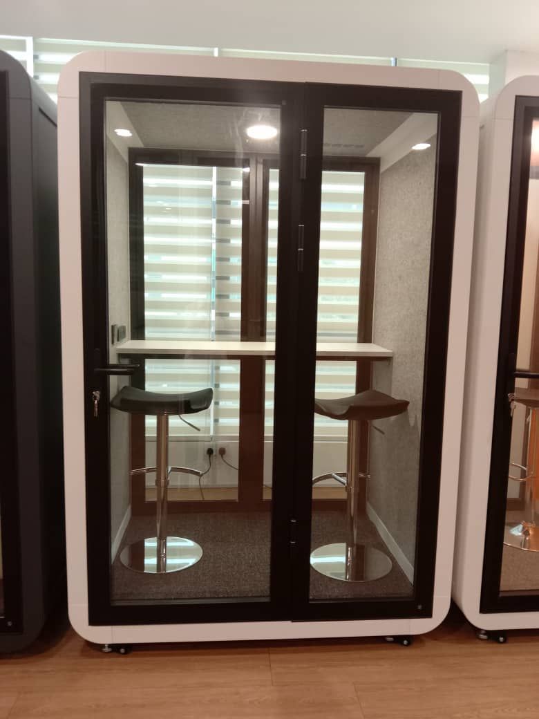 LZ 2 Person Booth (1 Booth,/1 table fixed/2 bar stool Chair)