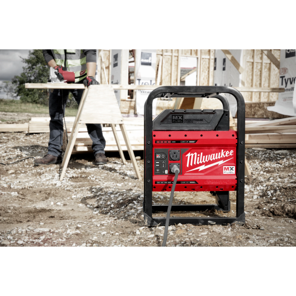 *MILWAUKEE MX FUEL 3600W/1800W PORTABLE POWER SUPPLY