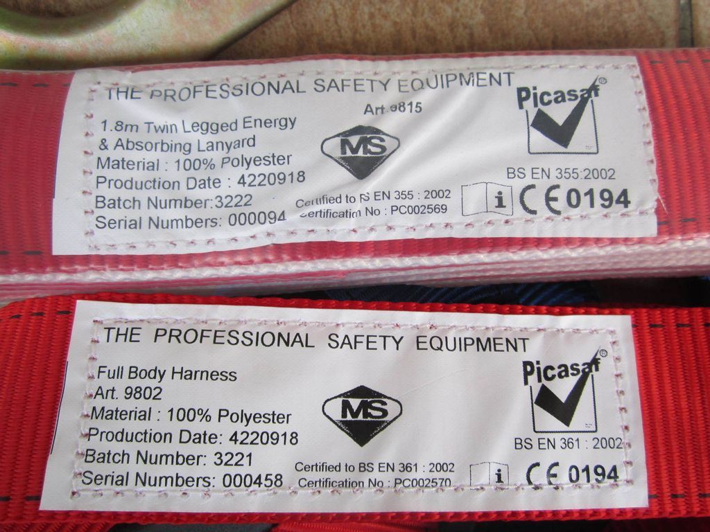 Picasaf *Picasaf Full Body Harness with Double Lanyard, Large Hook