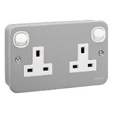 SCHNEIDER ESM SERIES METAL CLAD SWITCHED SOCKET OUTLET 13A 2G