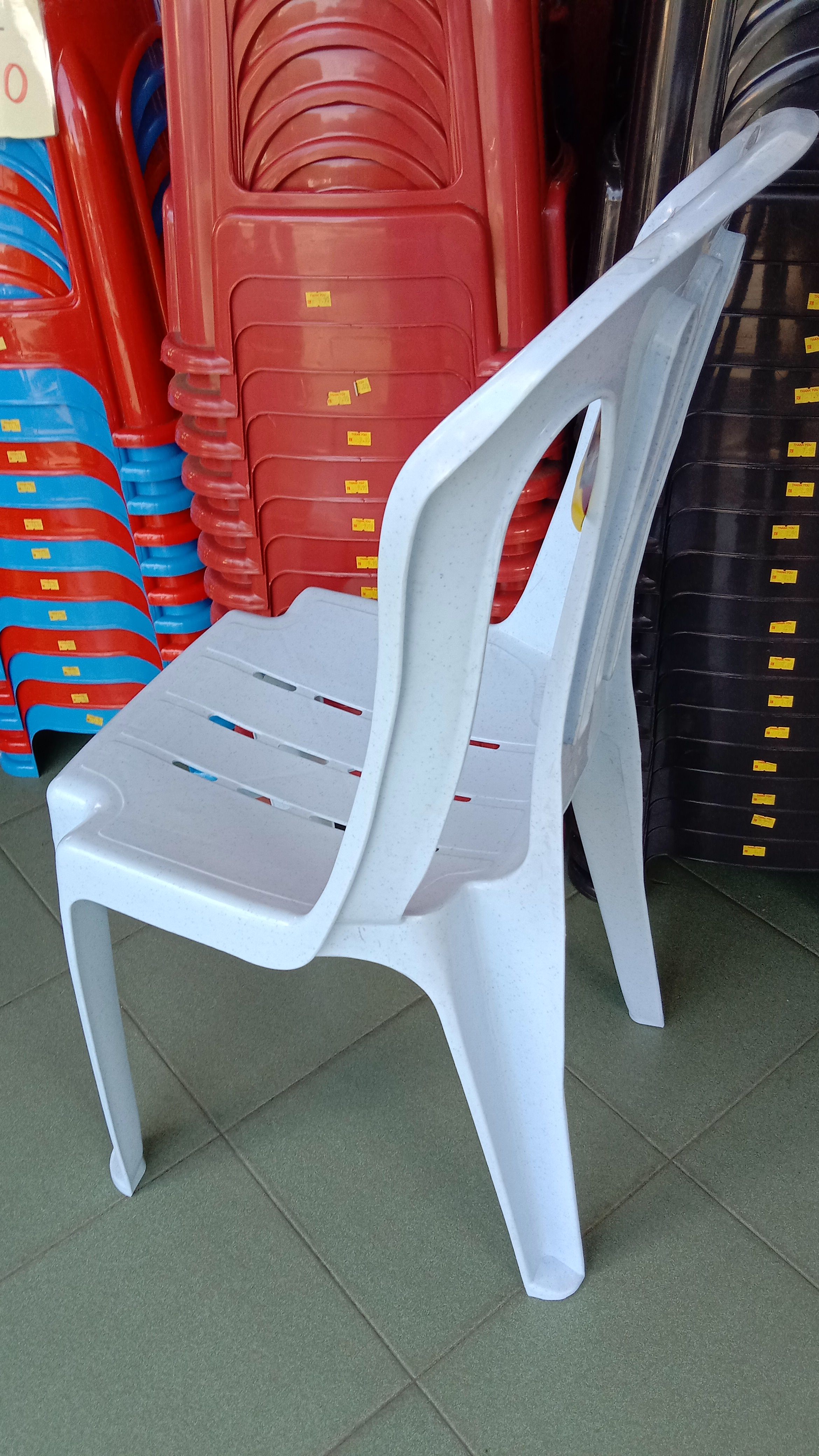 Kerusi plastik sandar size: 480 x 520 x 870mm