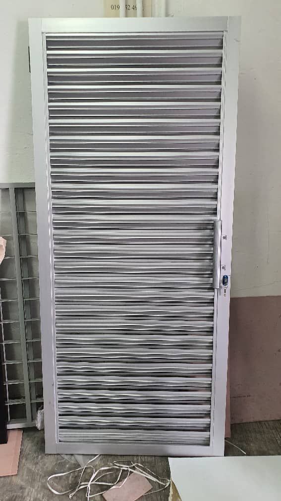 ALUMINIUM LOUVER DOOR SIZE : 77"(H) x 34"(W)