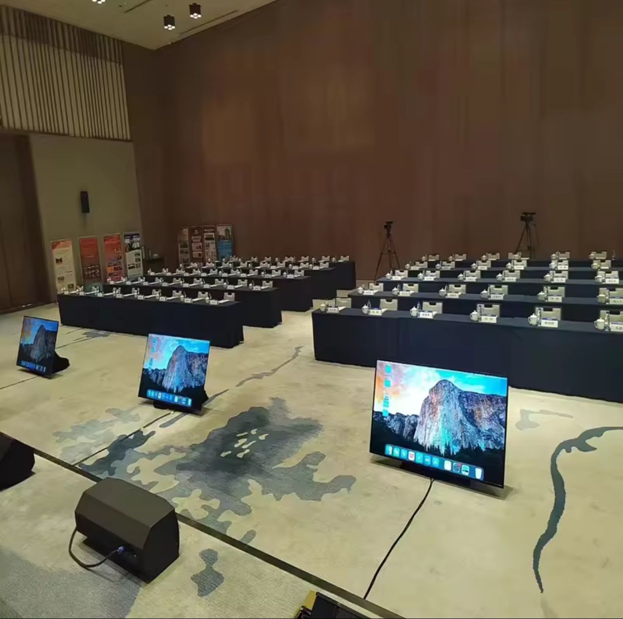 FLOOR STAND PRESIDENTIAL TELEPROMTER SET & FLOOR DISPLAY MONITOR SYSTEM