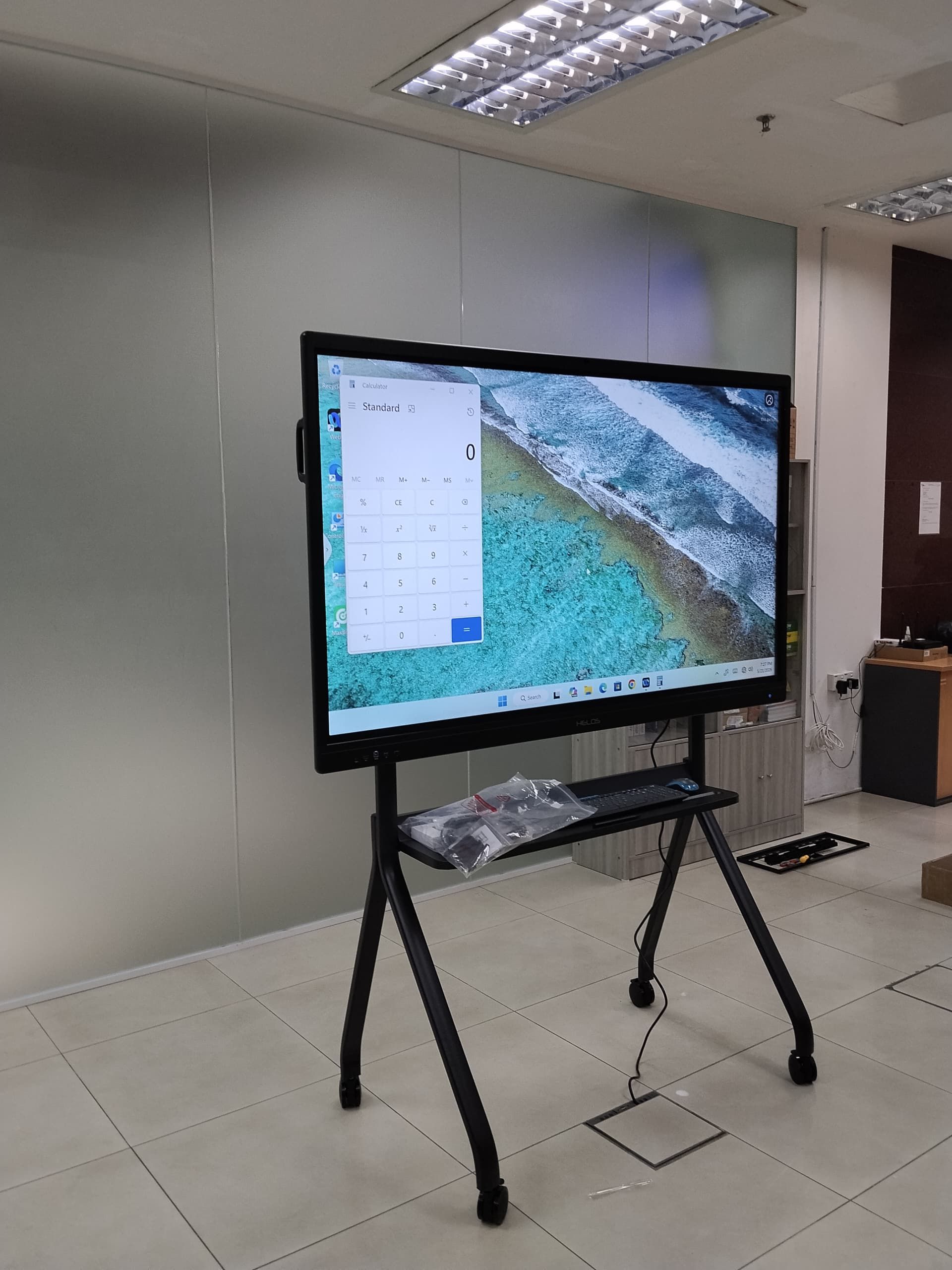HELOS SMART HUB 75" INTERACTIVE FLAT PANEL DISPLAY